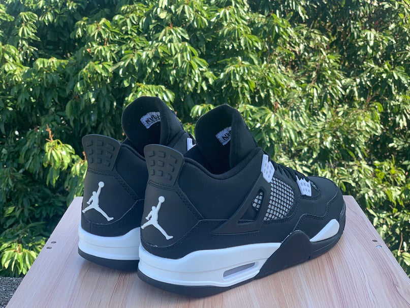 AIR JORDAN 4