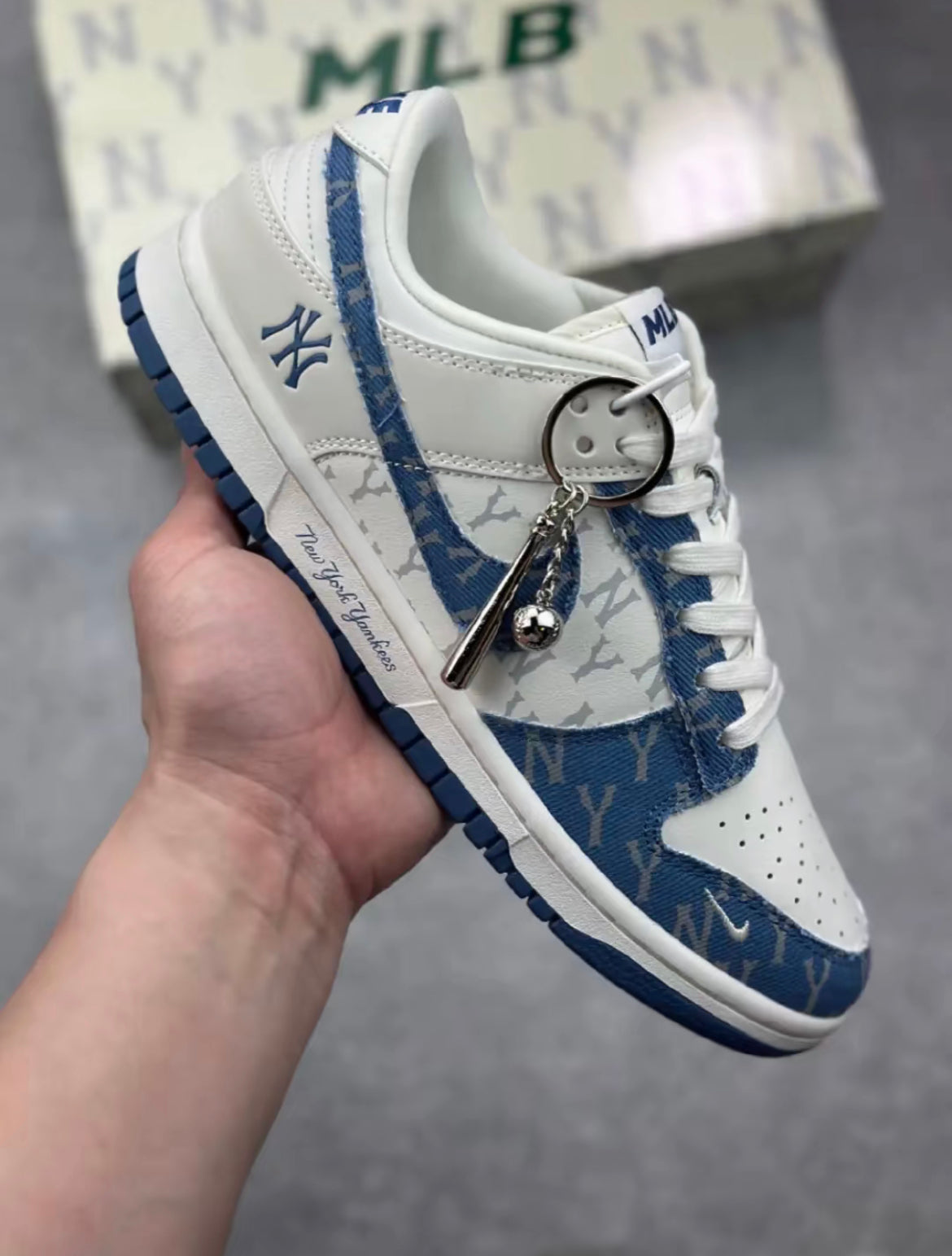 Selected Variant Image