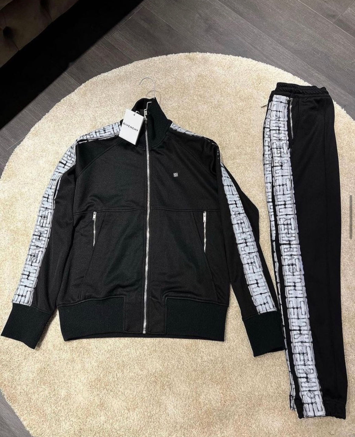 Selected Variant Image