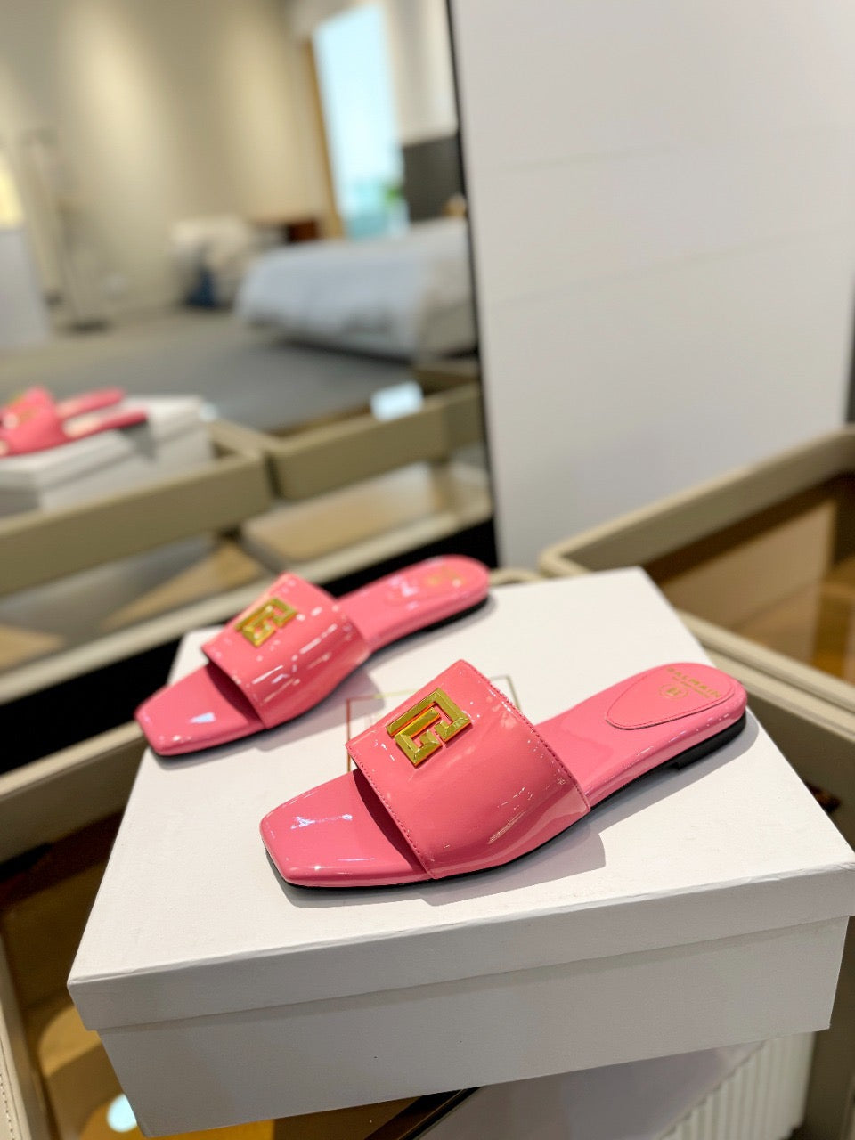 Selected Variant Image