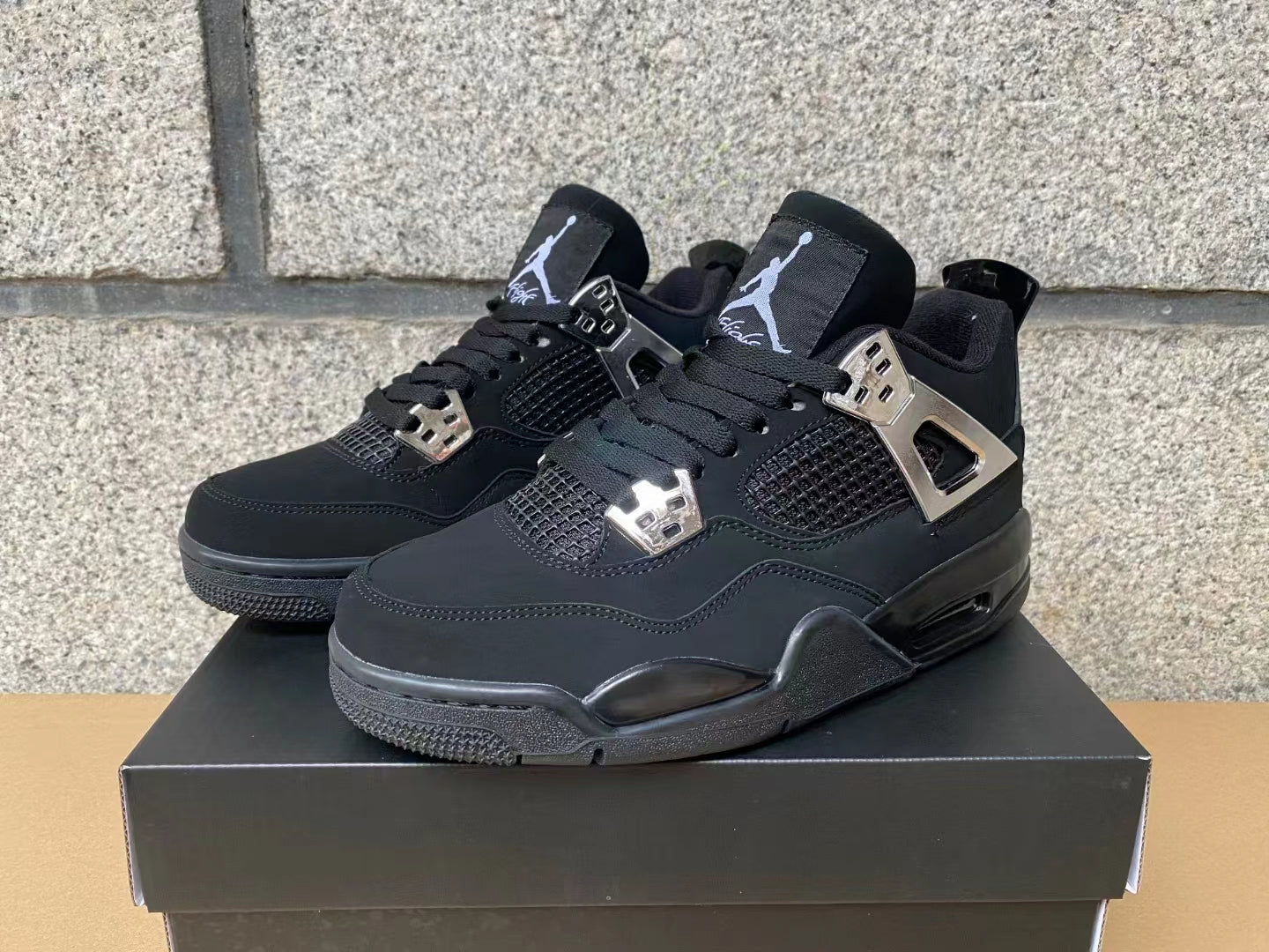 AIR JORDAN 4
