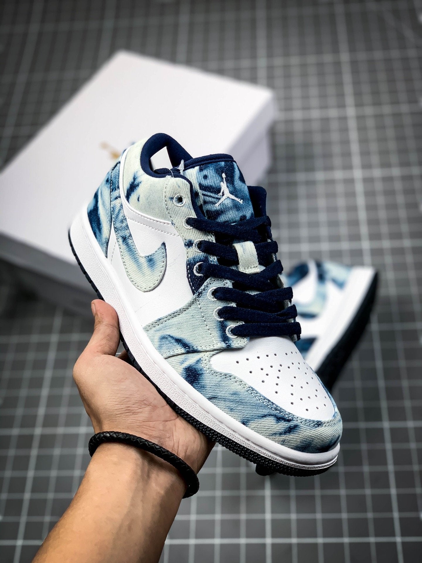 Selected Variant Image