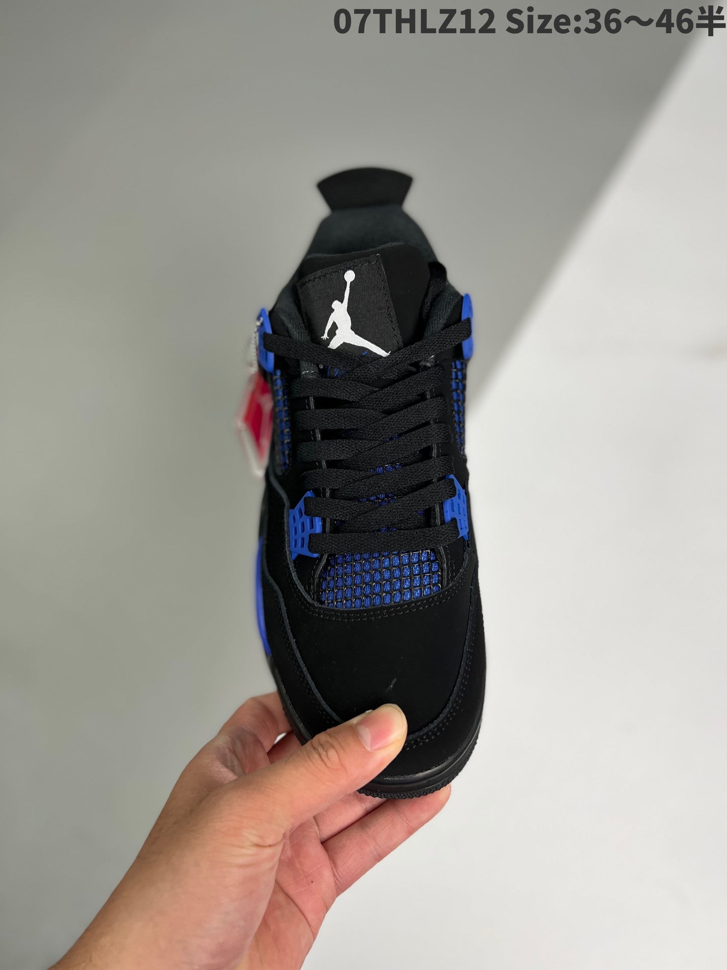 AIR JORDAN 4