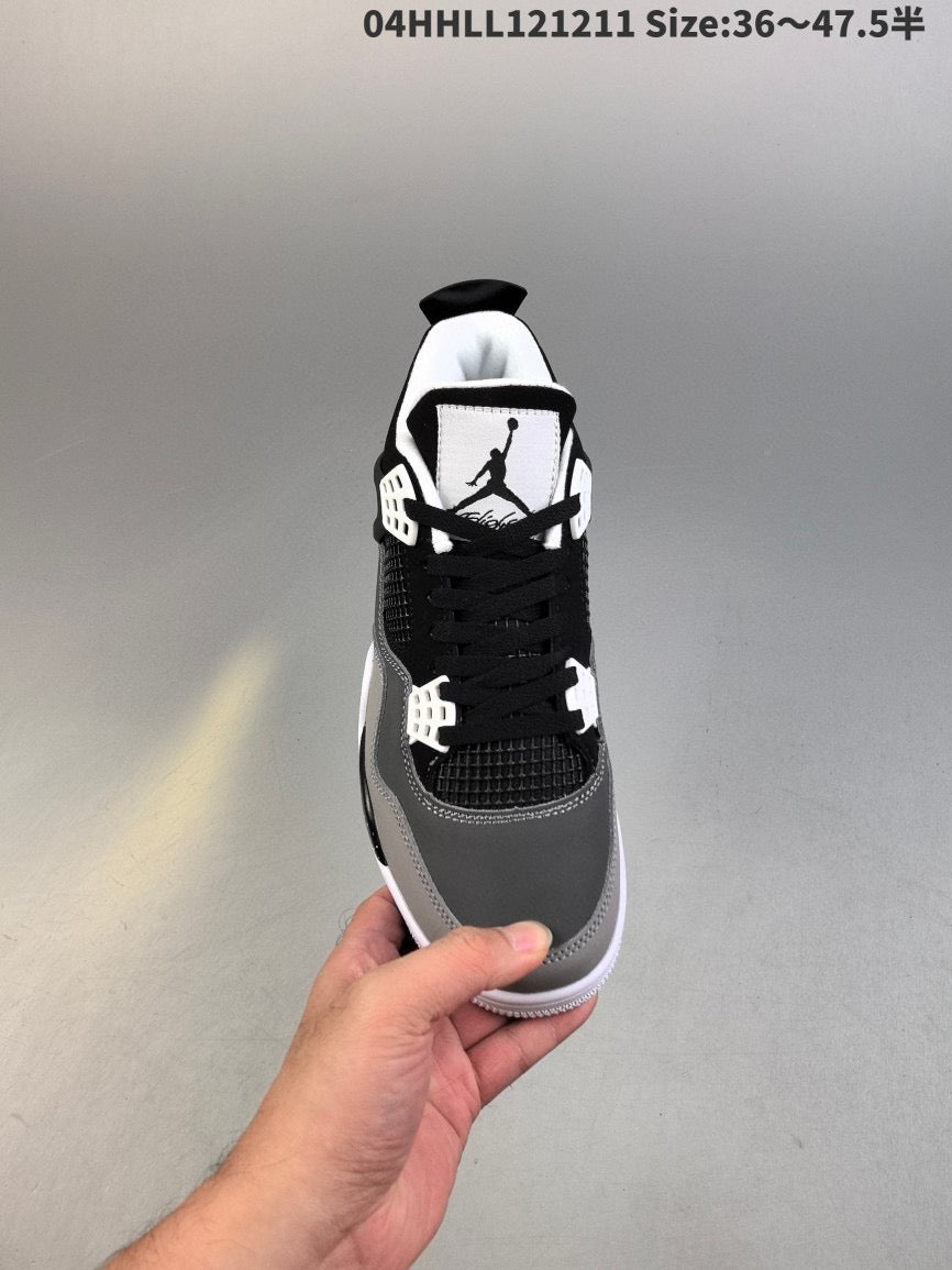 AIR JORDAN 4