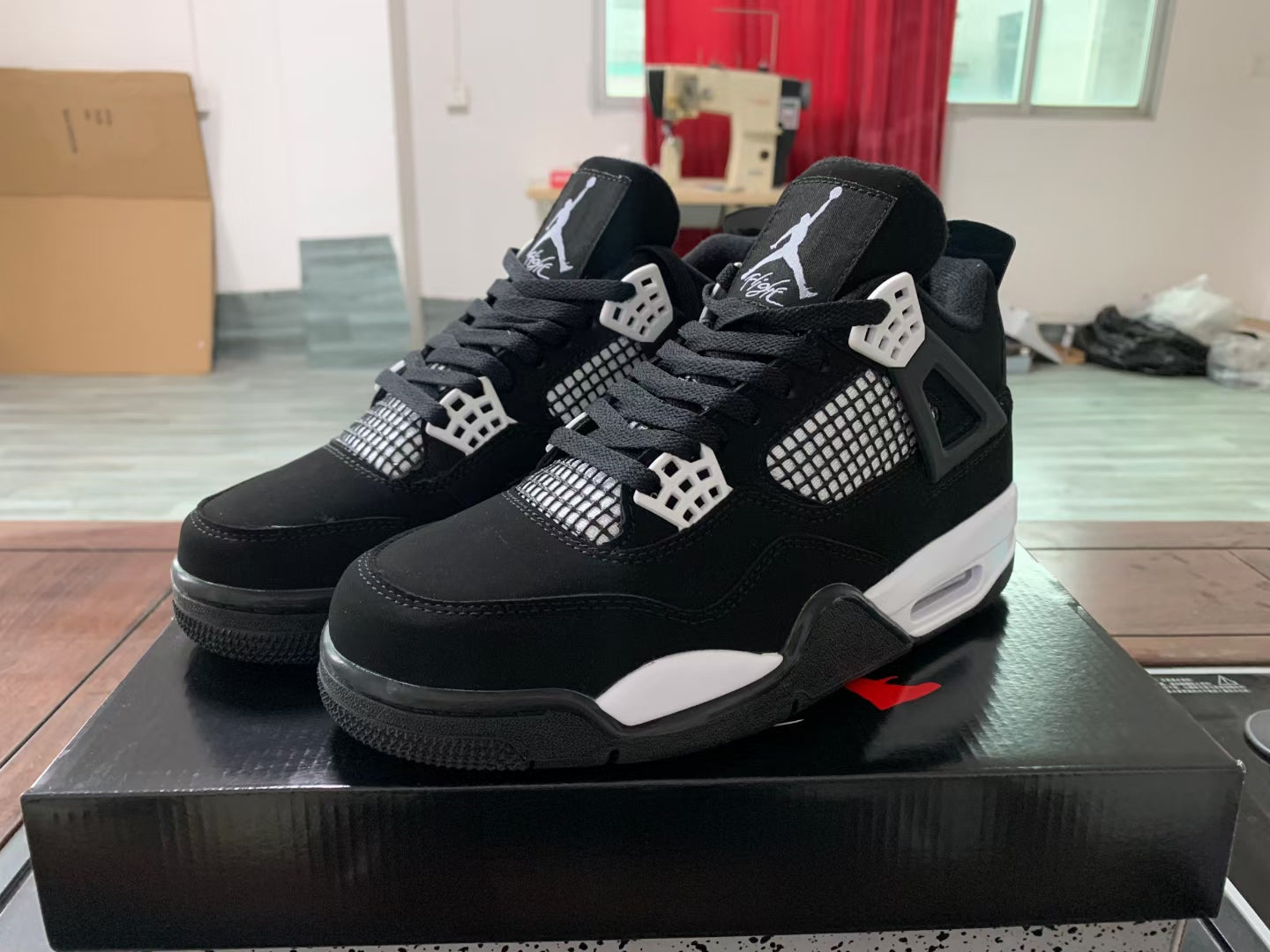 AIR JORDAN 4