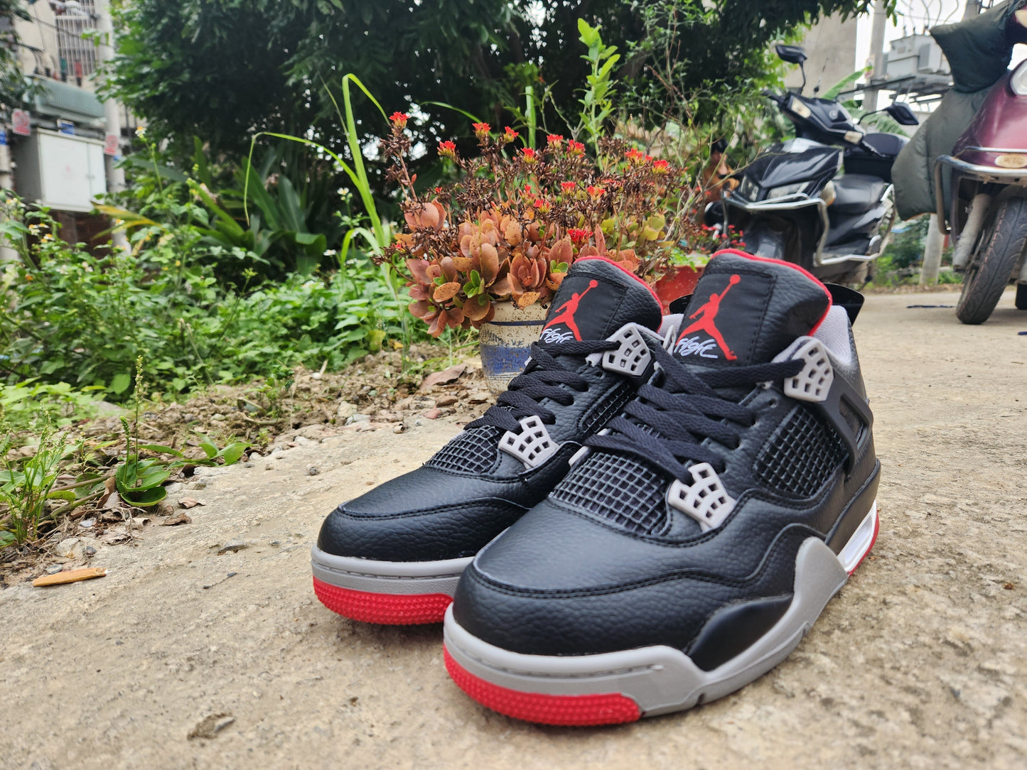 AIR JORDAN 4