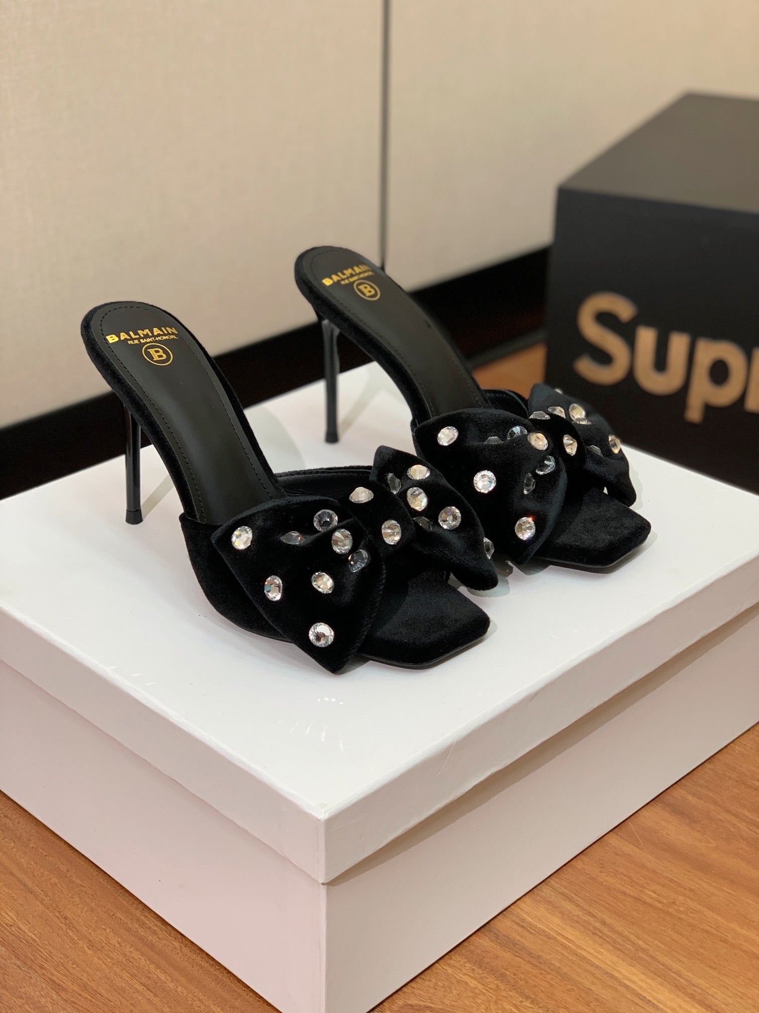 Selected Variant Image