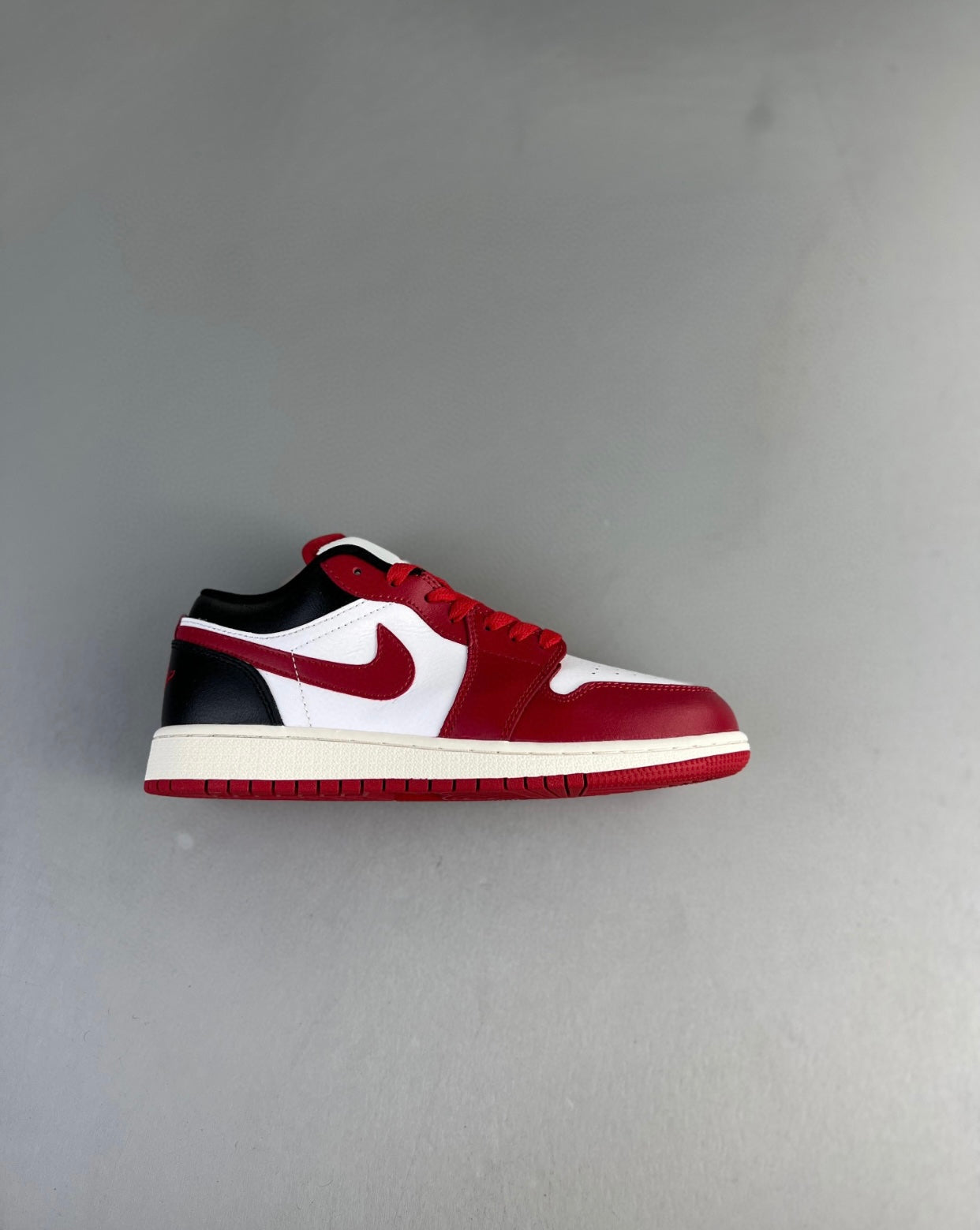 AIR “Jordan 1”