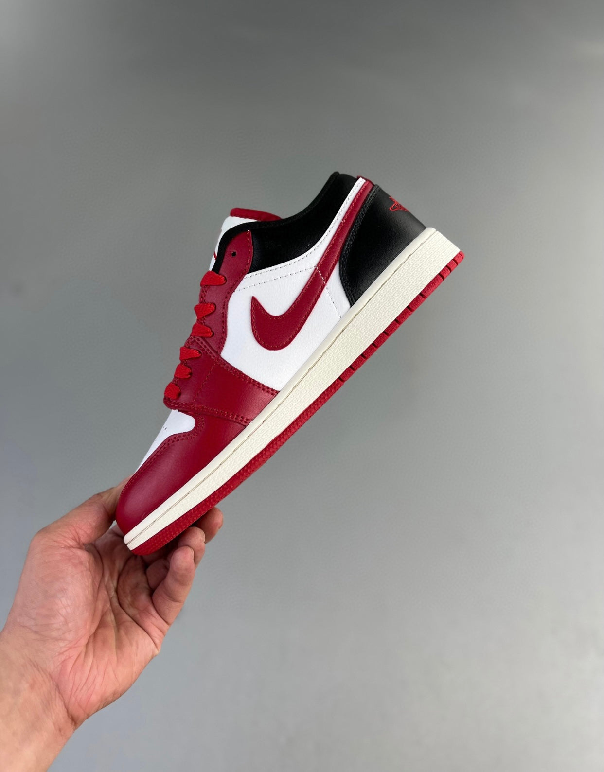 AIR “Jordan 1”