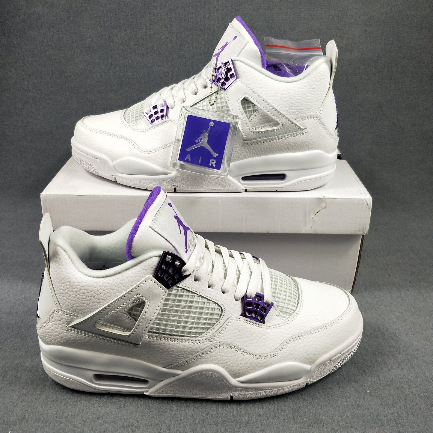 AIR JORDAN 4