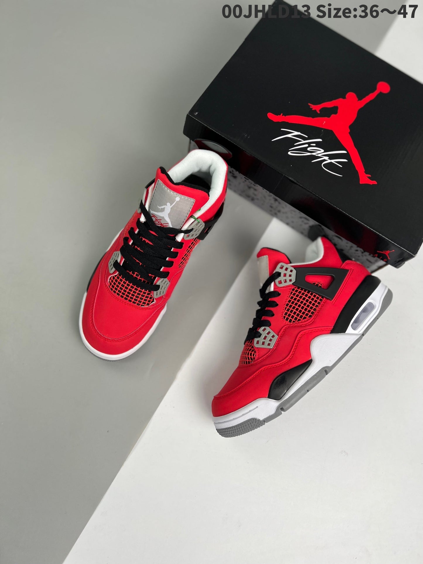 AIR JORDAN 4