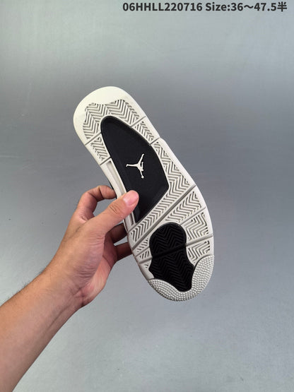 AIR JORDAN 4