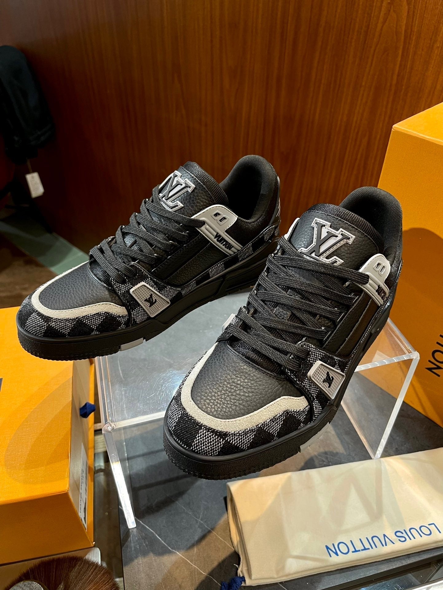 Selected Variant Image