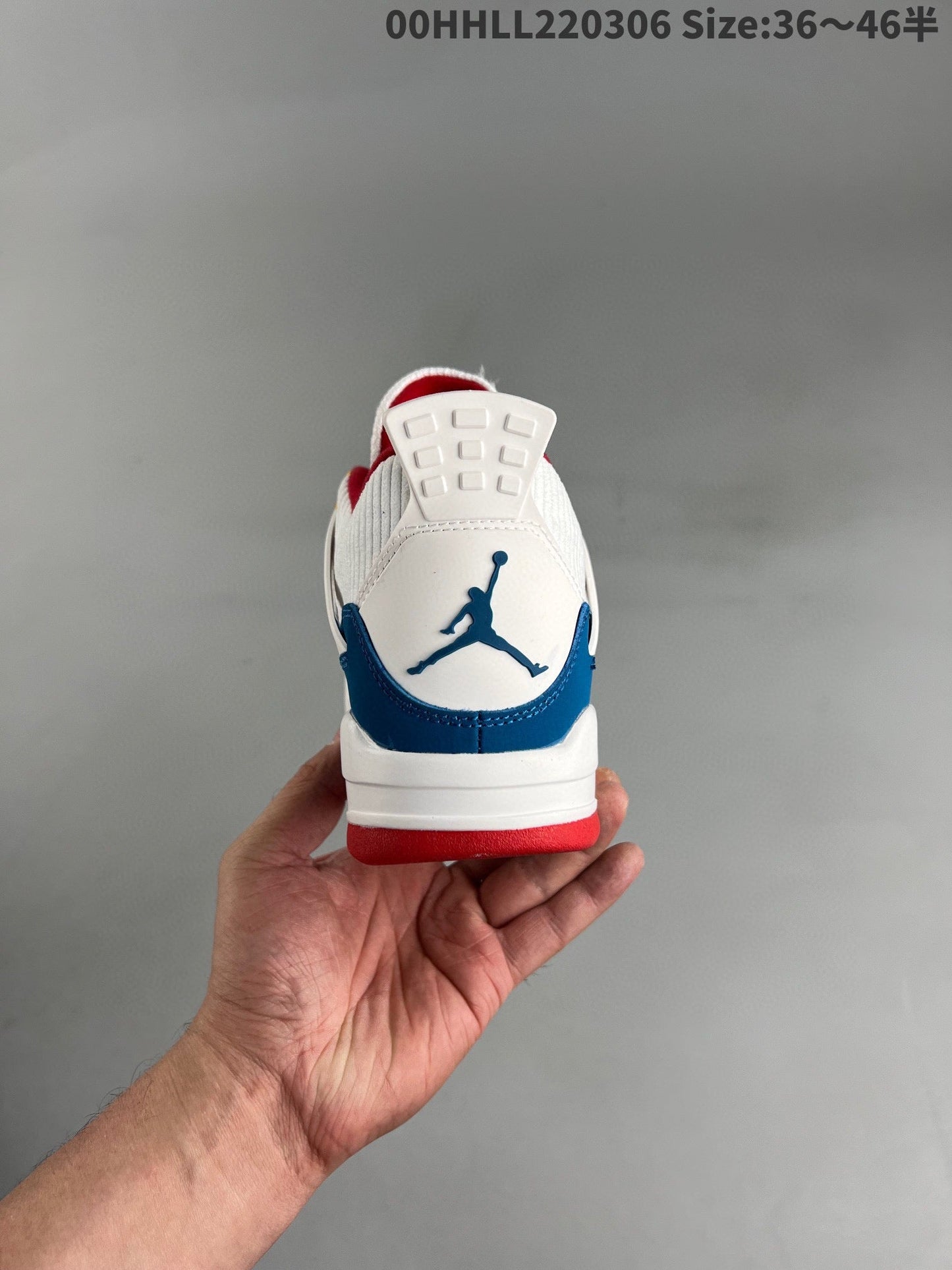 AIR JORDAN 4
