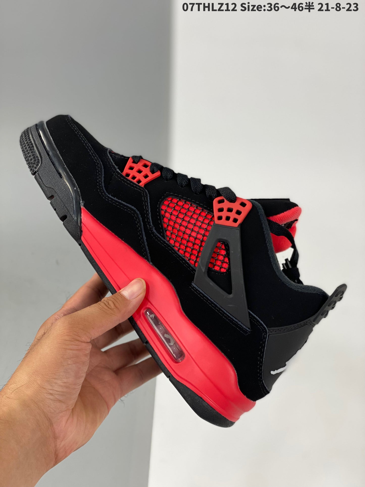 AIR JORDAN 4
